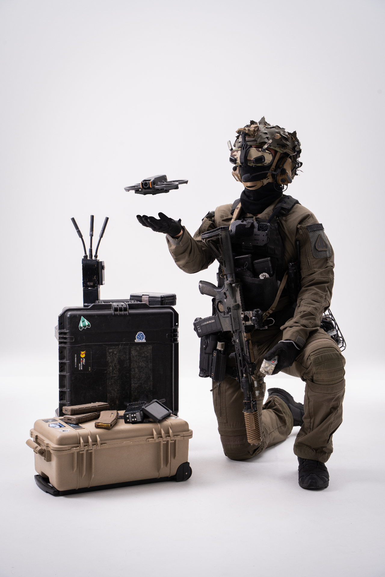 Operateur lancement micro-drone studio