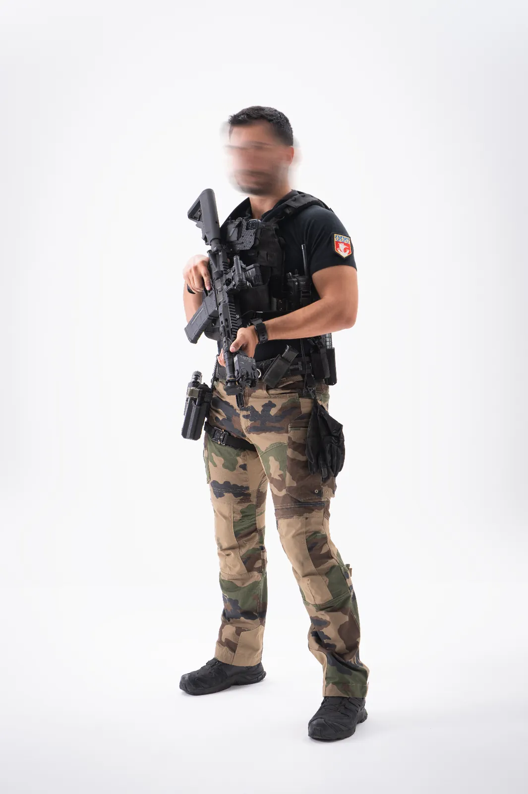 Gendarme equipe tactique studio CuX NlqO — Danger Dynamics, production photo defense
