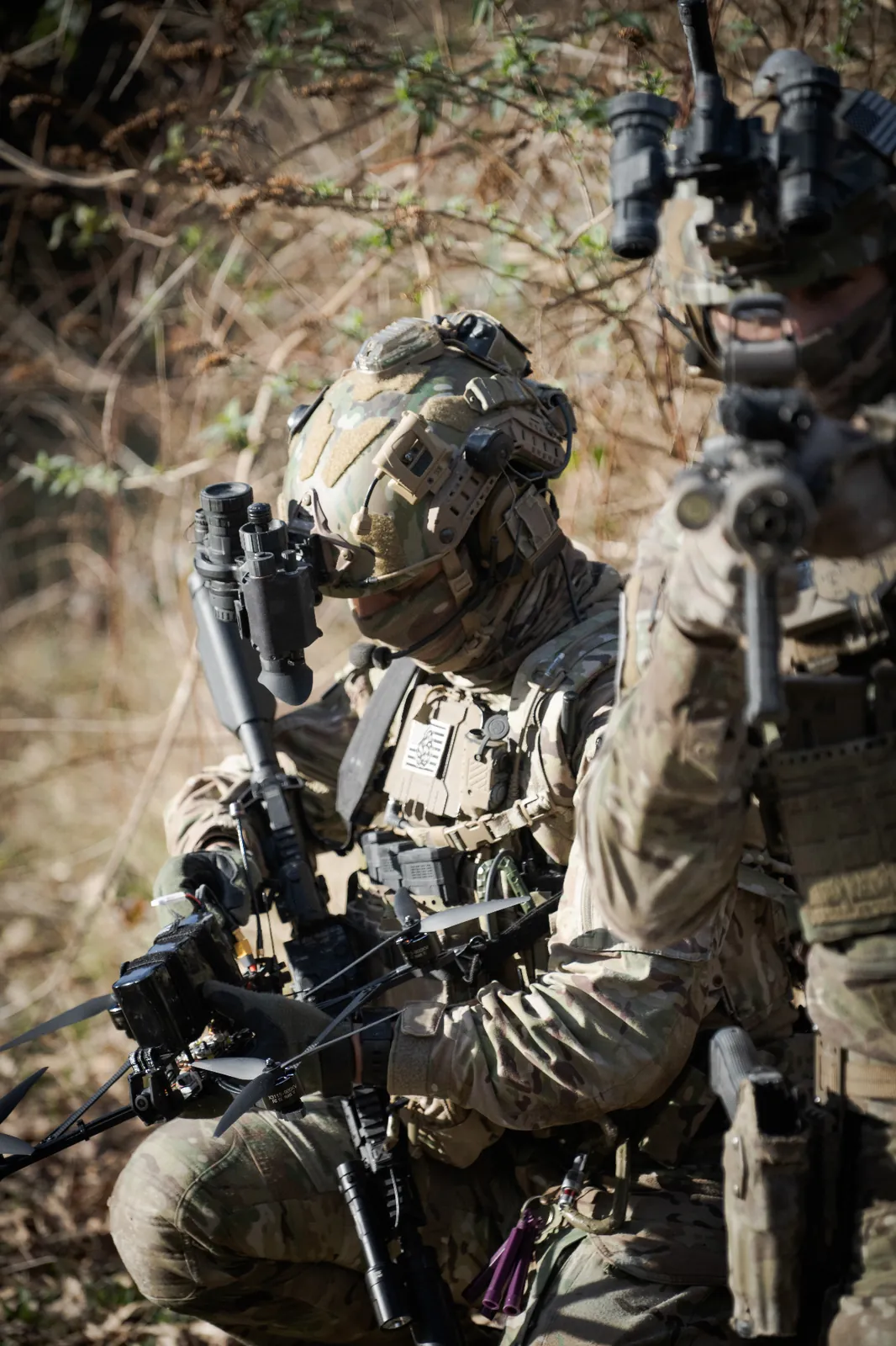 Operateur tactique armement studio — Danger Dynamics, production photo defense